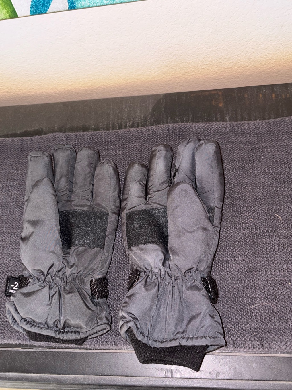 Burton Black & Grey Snowboard Gloves -20 Water Proof With Wrist Adjustment — image 8 of 8